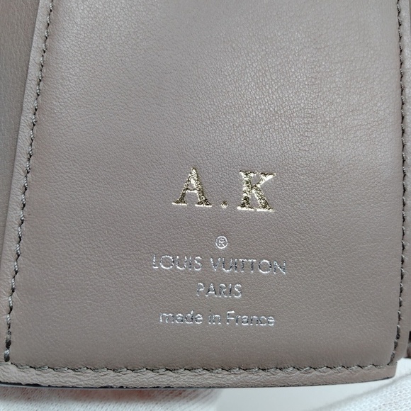 Louis Vuitton Capucines Compact Wallet - Picture 5 of 9